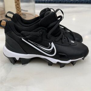 Nike Youth Baseball Cleats Black White Size 1.5Y NEW